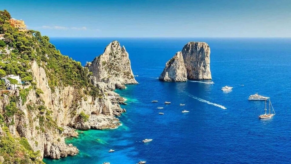 From Amalfi: Li Galli and Capri Islands Boat Tour