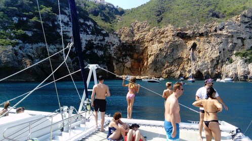 Dénia: 5-Hour Catamaran Cruise with Lunch