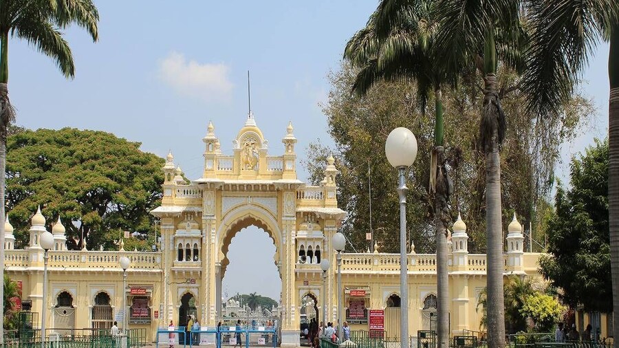 Mysore: Day Excursion with Lunch from Bangalore