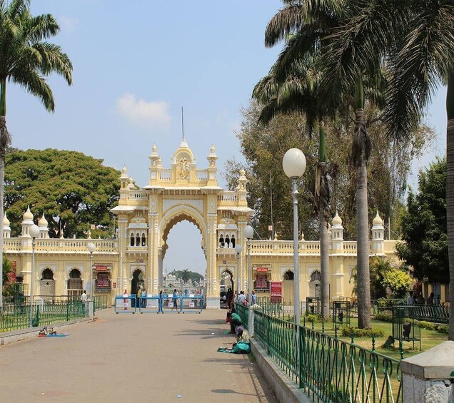 Mysore: Day Excursion with Lunch from Bangalore