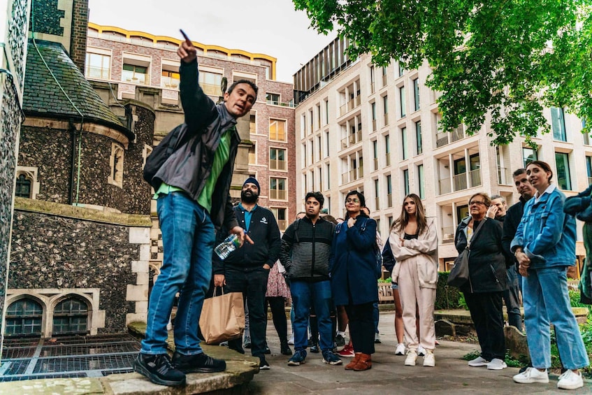 Picture 3 for Activity London: Ghastly Ghosts 2-Hour Walking Tour