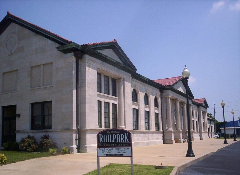 Bowling Green: Historic RailPark & Train Museum Entry & Tour