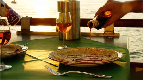 Nijmegen: Flusskreuzfahrt mit holländischen Pfannkuchen zum Sattessen