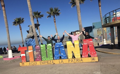 From San Diego: Tijuana City Guided Tour and Food Tasting