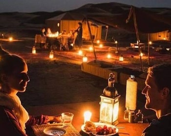 Vanuit Marrakech: Zonsondergang in de Agafay-woestijn, kamelentocht en dine...