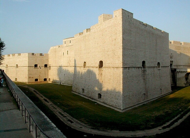 Picture 2 for Activity Trani: Walking Tour