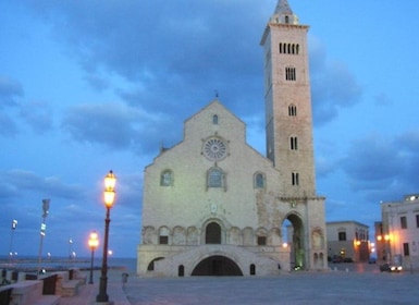 Trani: Walking Tour with Olive Oil Tasting