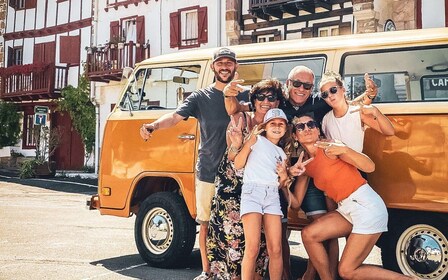 Excursión privada de un día al País Vasco francés en un VW Combi de los 70