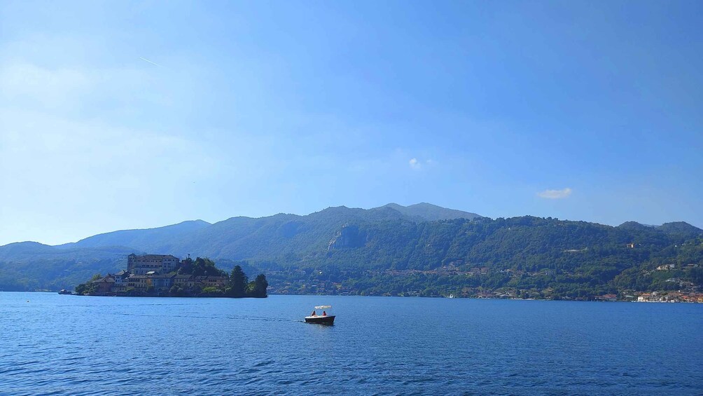 Picture 3 for Activity Orta San Guilo: Village Tour with Cake Tasting