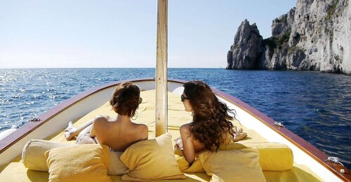 Capri: Private Gozzo Boat Island Tour