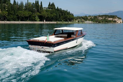 Lake Garda: Private Sunset Cruise to Isola del Garda