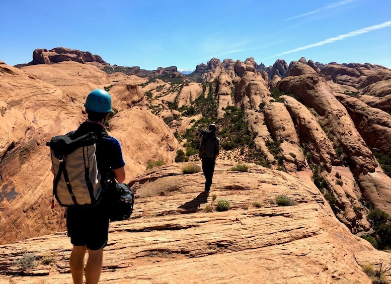 From Moab: Half-Day Zig Zag Canyon Canyoneering Experience