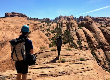 Från Moab: Halvdagsupplevelse med kanjonklättring i Zig Zag Canyon