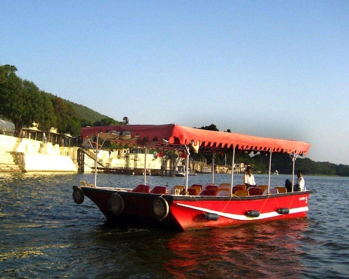 Picture 1 for Activity Udaipur: Evening Boat Ride with Puppet Show and Dinner