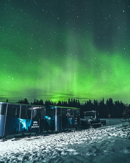 Rovaniemi: Snowtrain to Northern Lights Camp