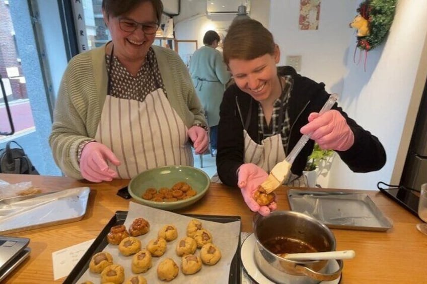 Making Korean Traditional and Trendy Cookie in Seoul 