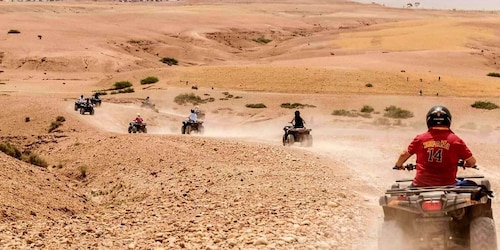 Marrakech: Agafay Desert Quad tai kameliretki illallisnäytöksellä.