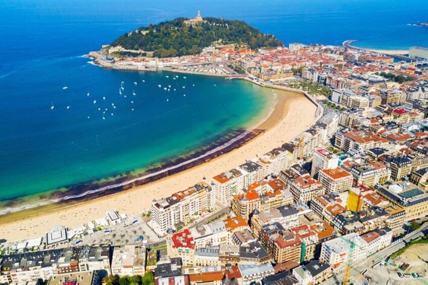 Picture 2 for Activity San Sebastian: Private custom walking tour with a guide