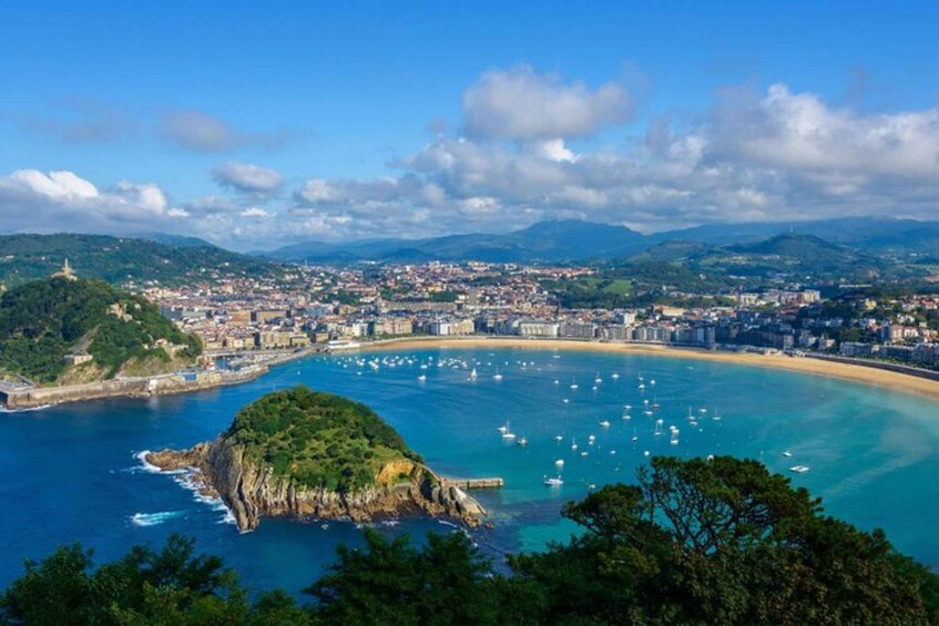 Picture 3 for Activity San Sebastian: Private custom walking tour with a guide