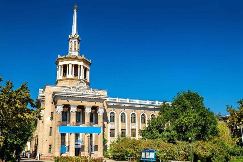Bishkek: Private custom tour with a local guide