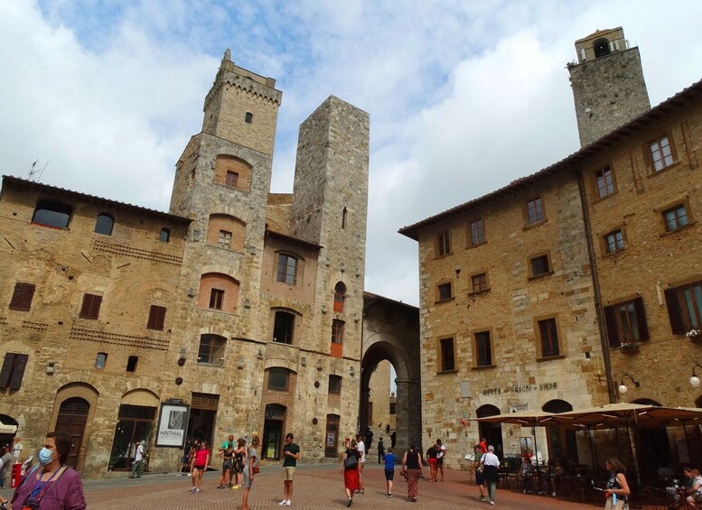 San Gimignano private guide: Manhattan of the Middle Ages