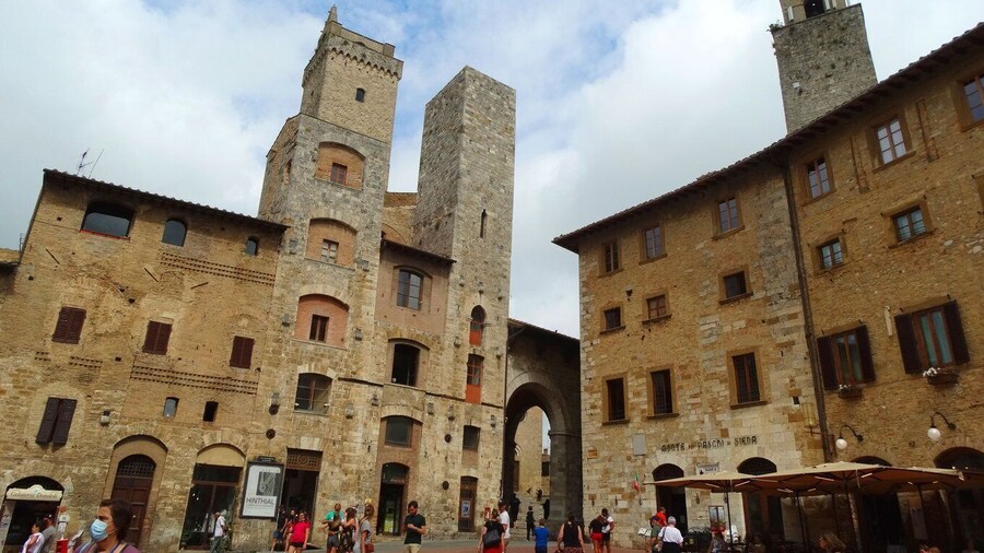San Gimignano private guide: Manhattan of the Middle Ages