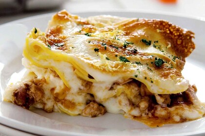 Kelas Memasak Membuat Lasagna dan Mencicipi Anggur