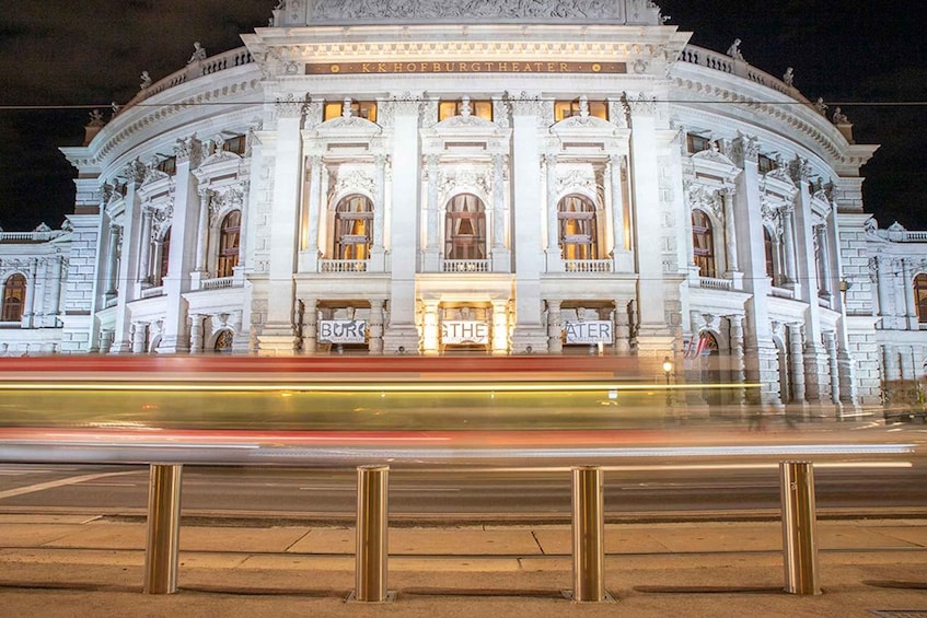 Picture 3 for Activity VIENNA AT NIGHT! Phototour of the most beautiful buildings