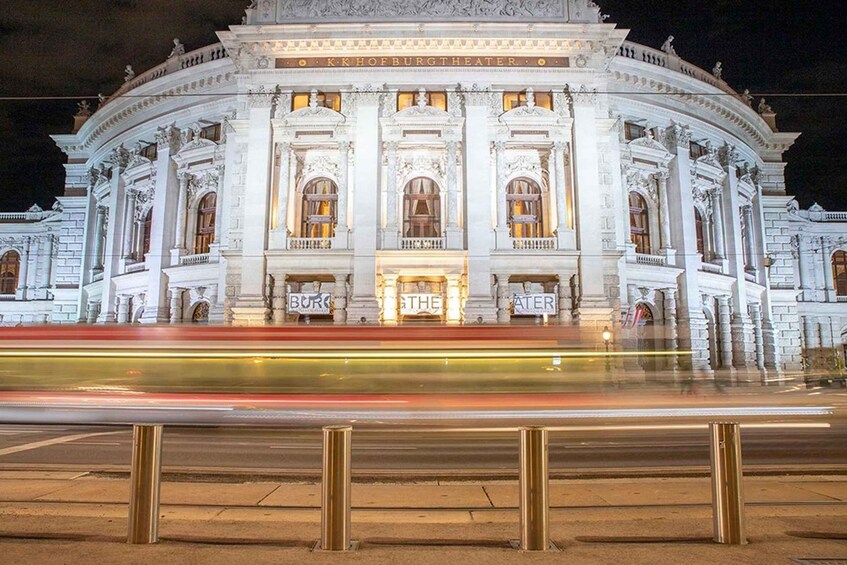 Picture 3 for Activity VIENNA AT NIGHT! Phototour of the most beautiful buildings