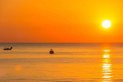 Rimini: Sonnenschirm, Getränk und Jacuzzi im 26 TikiBeach