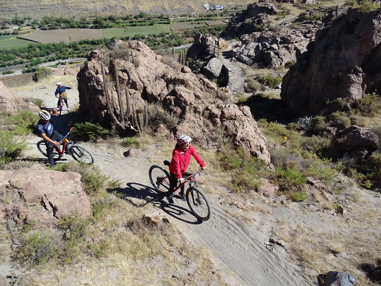 Las Rocas Park and Chilina Valley Bike Tour
