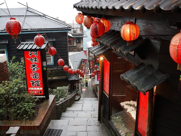 Yehliu, Jiufen & Pingxi Day Tour from Taipei