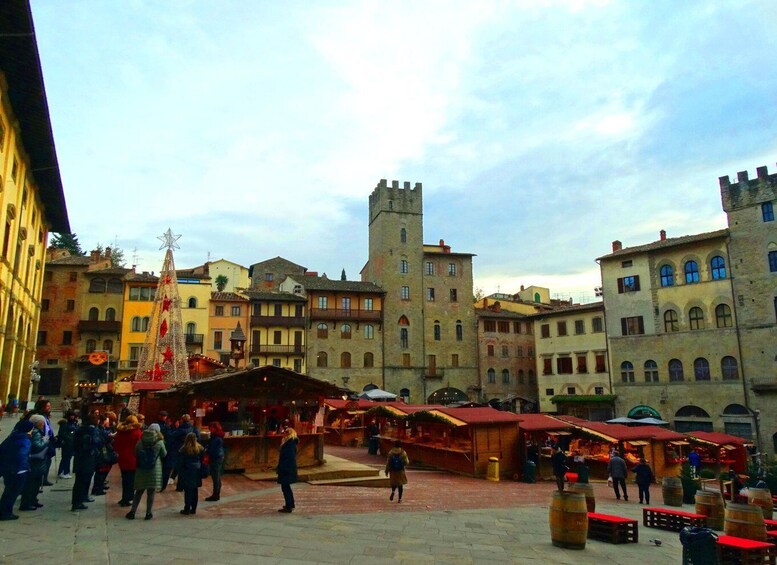 Arezzo: Guided Walking Tour with Piazza Grande