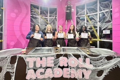 Lezione interattiva sulla lavorazione del gelato arrotolato a Nashville