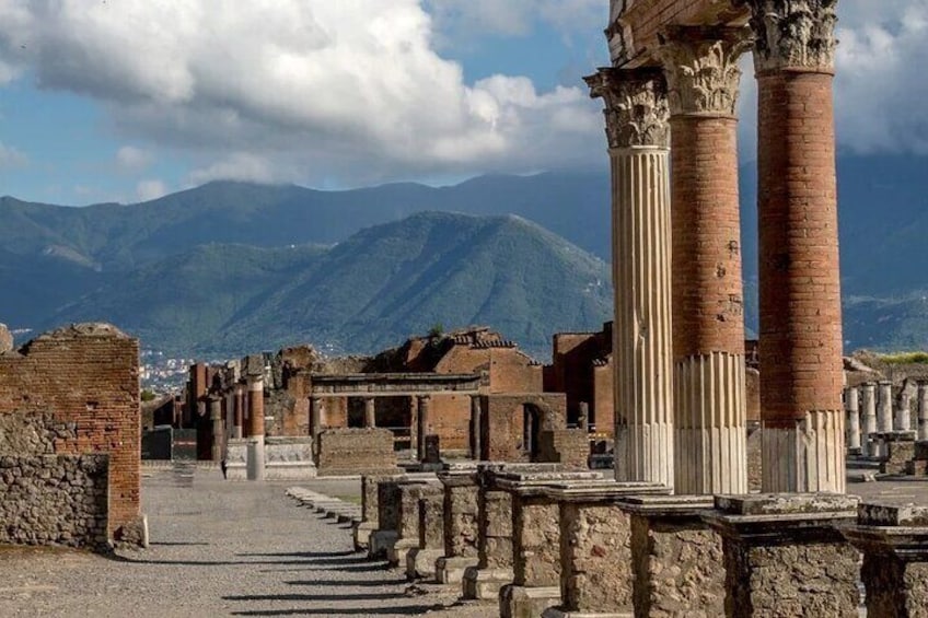 The Rise, Fall, and Rediscovery of Pompeii: A Self-Guided Tour