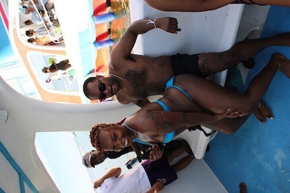 Hip Hop Adult Only Party Boat with Unlimited drinks & Sandba stop