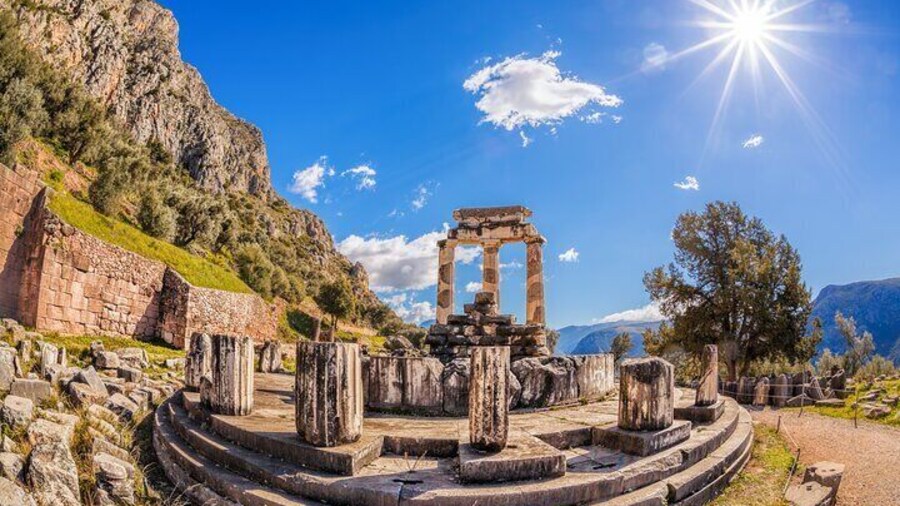 Private Day Trip to Delphi and Arachova from Athens