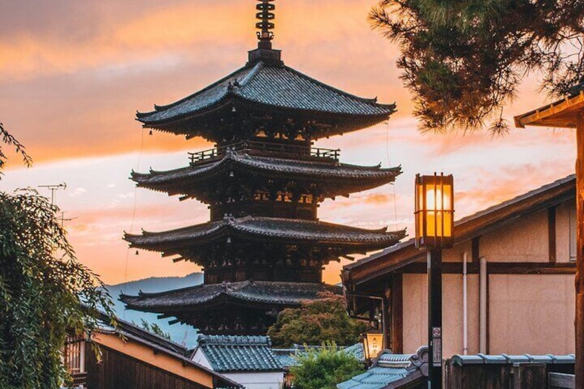 Kyoto Wonders at Night - Nishiki Market, Gion & Secrets