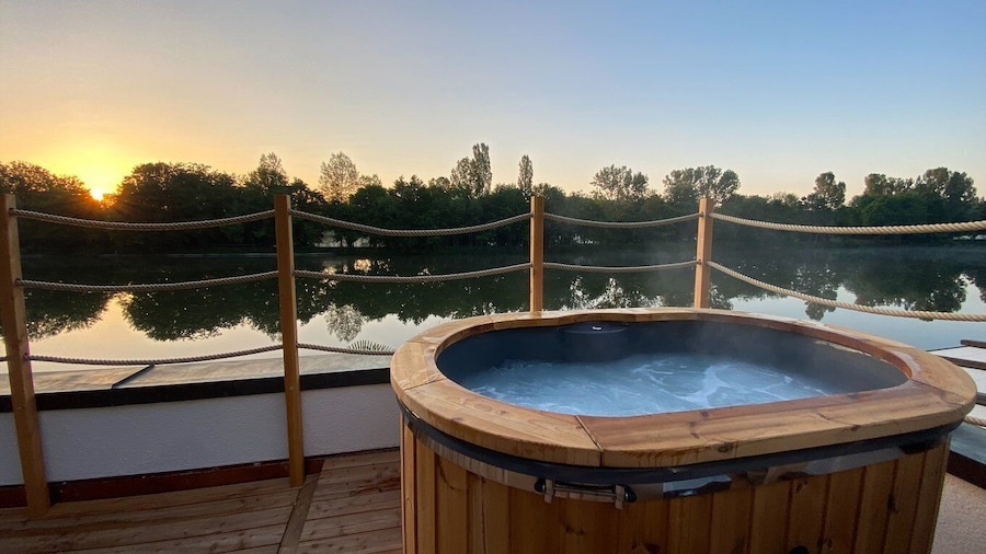 Hot tub and Relaxation