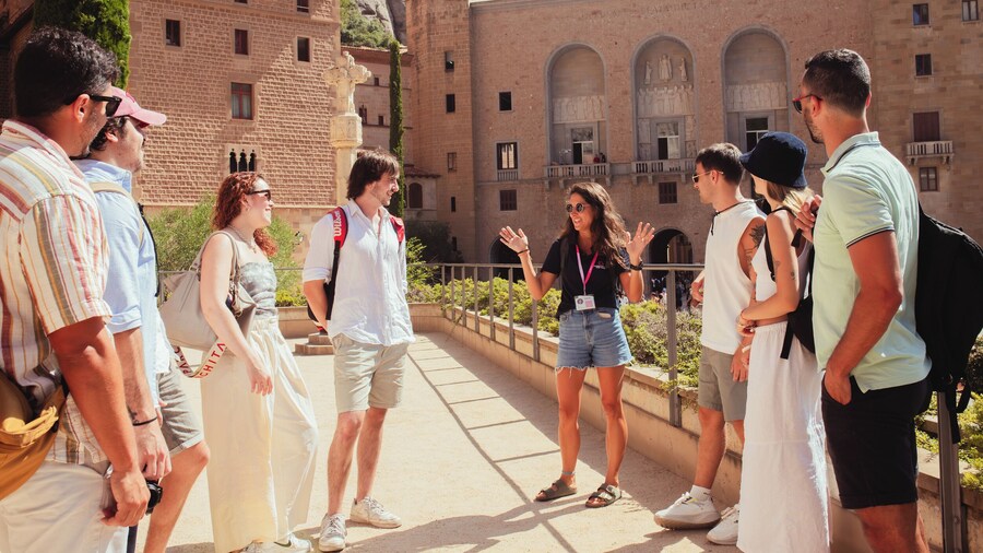 Montserrat Highlights: guided tour with entry ticket from Barcelona