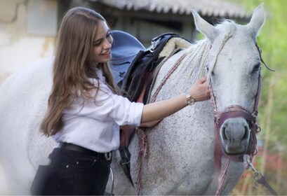 Excursión a caballo cerca de Praga