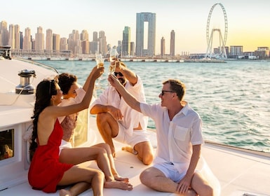 Dubai: Luxe Sunset Yacht Tour met hapjes en drankjes