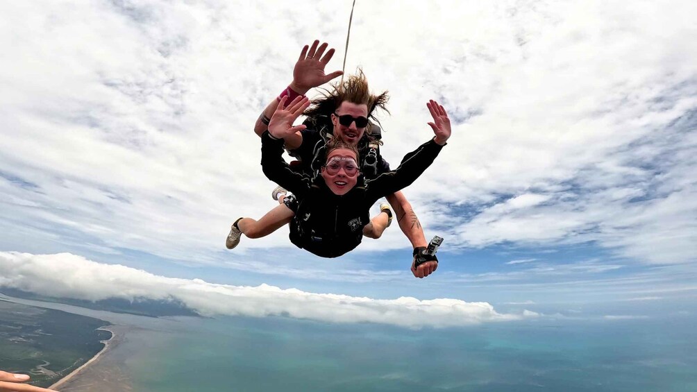 Airlie Beach: Tandem Skydiving Experience with Beach Landing