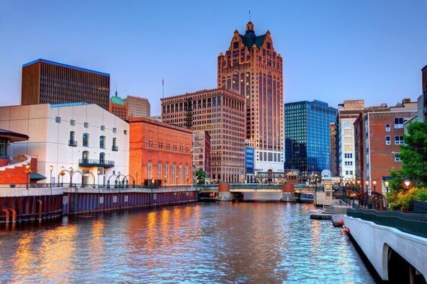 2 Hours Private Tour of Milwaukee Marvels