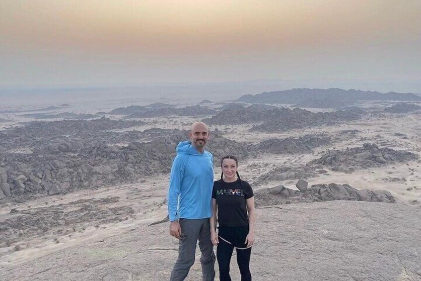 4 Hours Charming Moon Valley Hike Experience in Jeddah