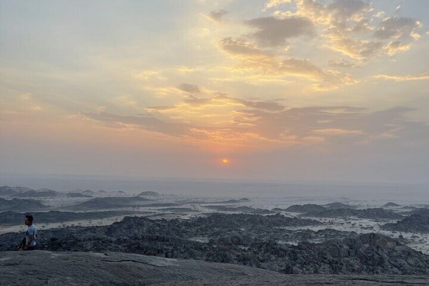 4 Hours Charming Moon Valley Hike Experience in Jeddah