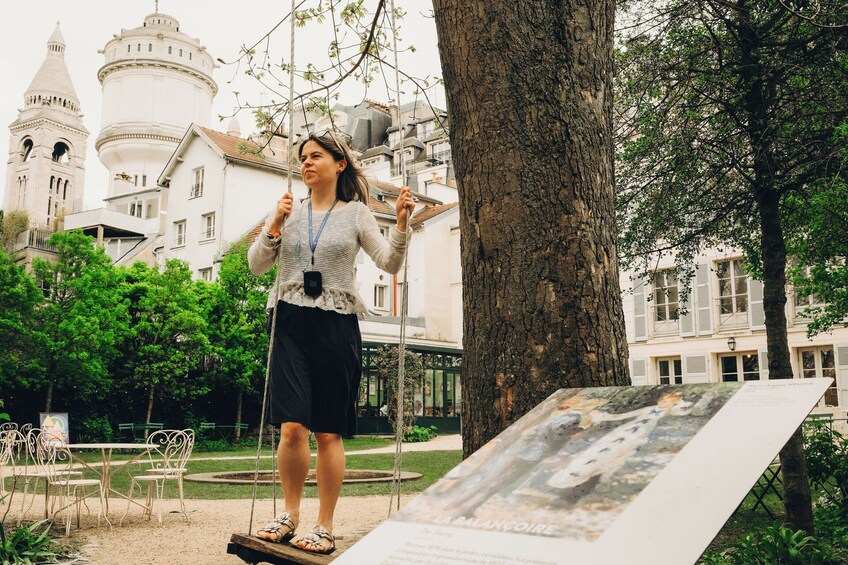 VIP Montmartre Walking Tour with Exclusive Wine Tasting