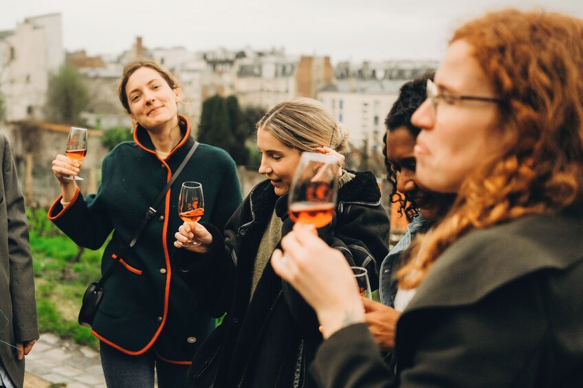 VIP Montmartre Walking Tour with Exclusive Wine Tasting