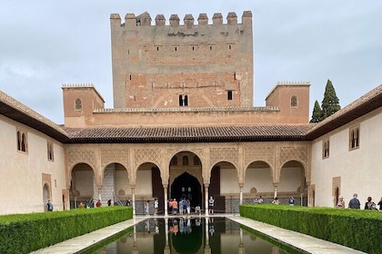 Private Tour to The Alhambra and Generalife From Malaga