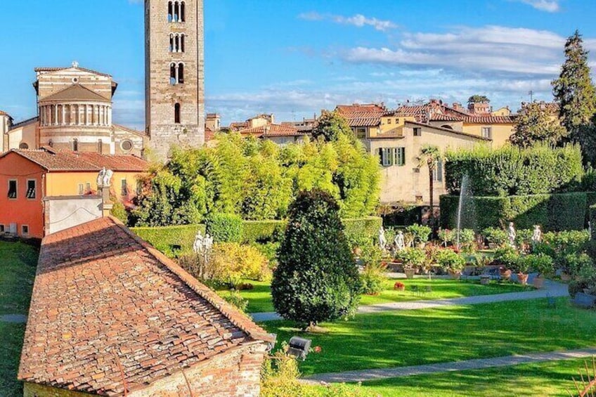 Private Self-Guided Walking Tour of the Medieval Town of Lucca 